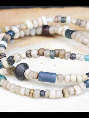 Petites perles antiques en verre  (Mali)