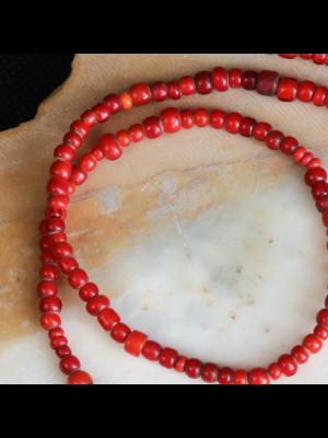 Fil de perles de troc en verre "coeur blanc"