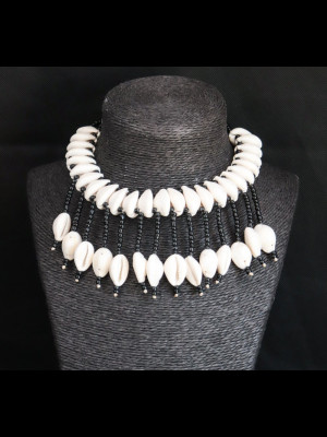 Collier en cauris