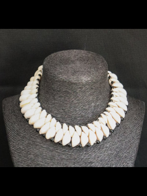 Collier en cauris