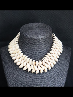Collier en cauris