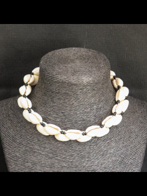 Collier en cauris
