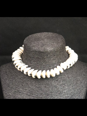 Collier en cauris