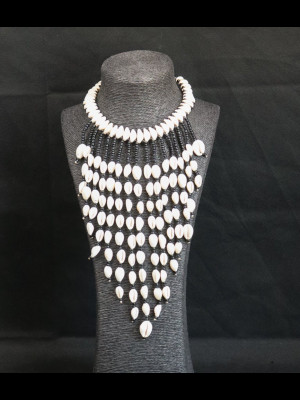 Collier en cauris