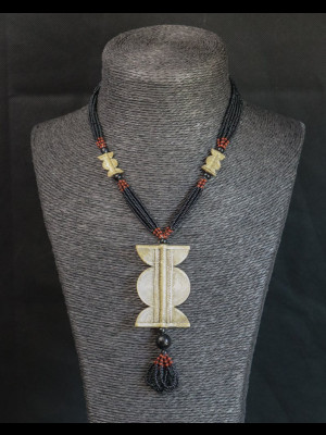 Collier pendentif en laiton