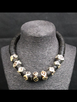 Collier perles en os et rondelles de coco