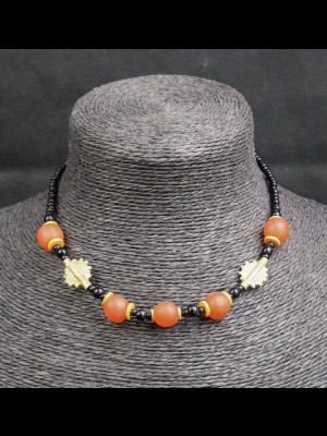 Collier perles du Ghana en verre recyclé et perles en laiton
