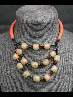 Collier perles du Ghana en verre recyclé et perles koffi