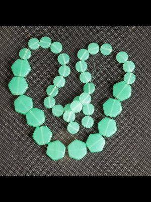 38 perles de troc en verre