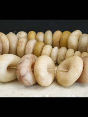 37 perles trés anciennes en quartz (Mauritanie)