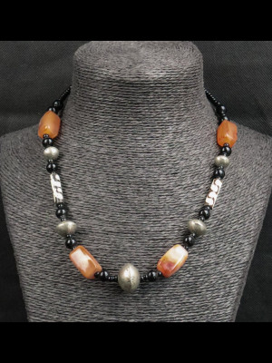 Collier perles en cornaline et perles en os