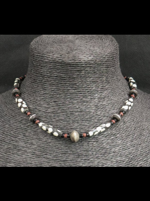 Collier perles en os