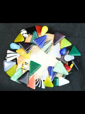 Fil de 38 perles de commerce en verre