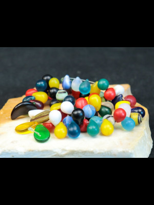 Fil de 72 perles de commerce en verre