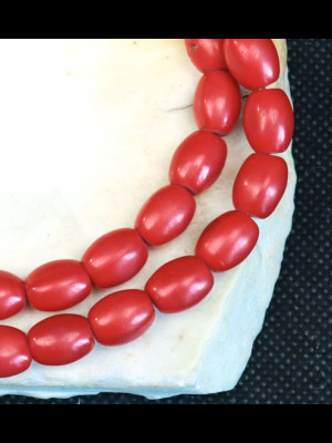 Fil de 56 perles de troc en verre