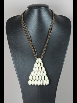 Collier en cauris et perles en pâte de verre