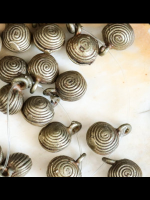 28 perles "grelots"en laiton