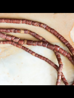 Fil de perles anciennes en bauxite