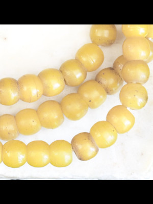 Fil de 92 perles de troc en verre