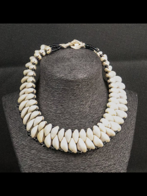 Collier en cauris
