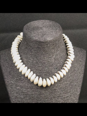 Collier en cauris