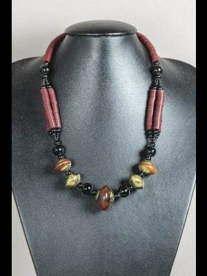 Collier koffi, perles en os, laiton et pâte de verre