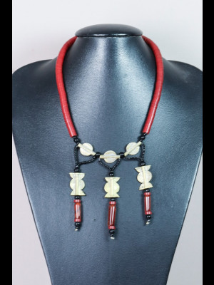 Collier perles en cornaline, laiton et koffi