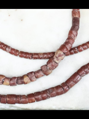 Fil de perles anciennes en bauxite