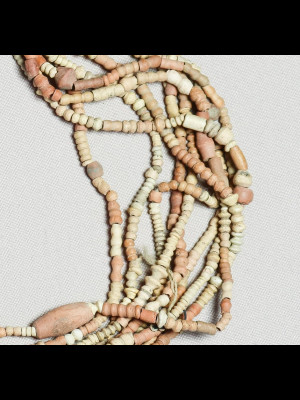 9 fils de perles en terre dites « de Djenné »