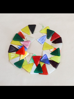 36 perles de troc « triangle » en verre 