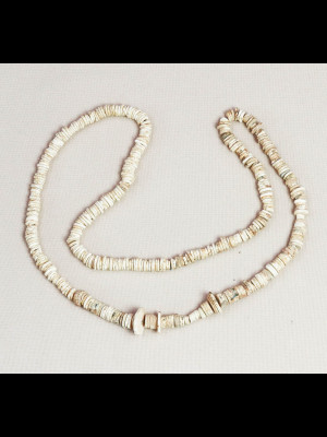 Perles africaines anciennes en morceaux de coquilles d’œufs d’autruche
