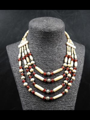 Collier perles en os, verre et métal argenté