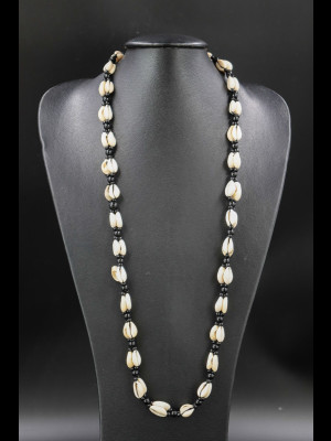 Collier en cauris