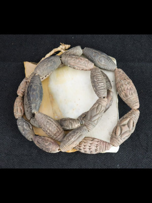 23 perles en terre cuite