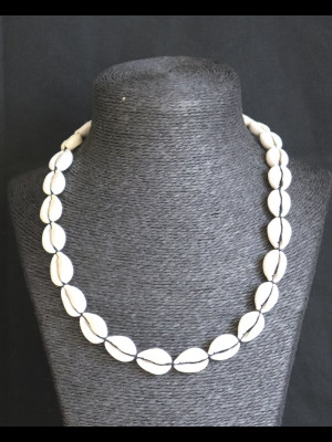 Collier en cauris