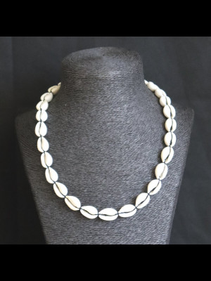 Collier en cauris