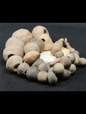 40 perles antiques en terre cuite