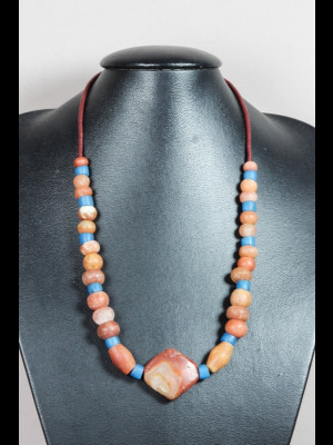 Collier perles anciennes en cornaline, calcite rouge et verre