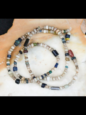 Petites perles antiques en verre  (Mali)
