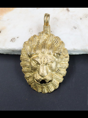 Pendentif tête de lion en laiton