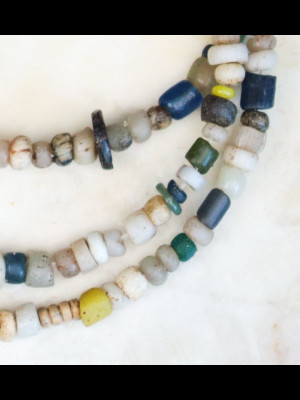 Petites perles antiques en verre  (Mali)