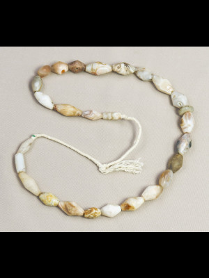 26 perles en agate (Mali)