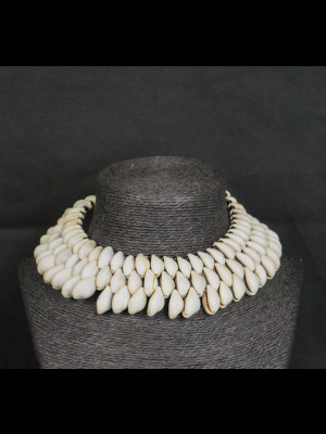 Collier en cauris