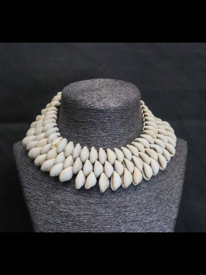Collier en cauris