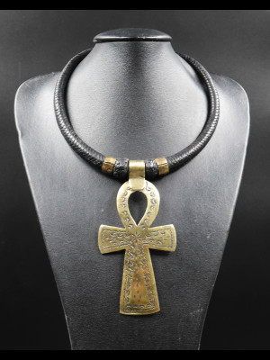 Collier cuir tressé et croix de vie en laiton