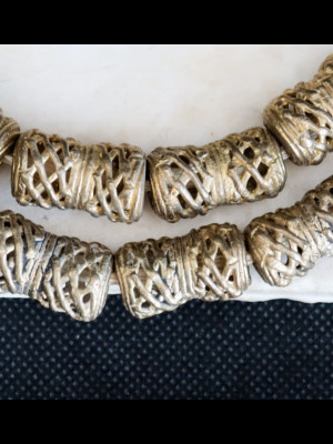 Fil de 23 perles en laiton