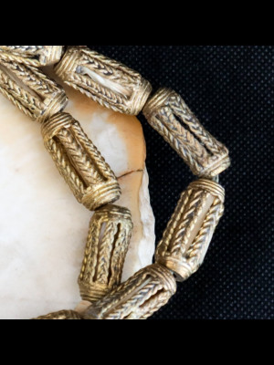 Fil de 19 perles en laiton