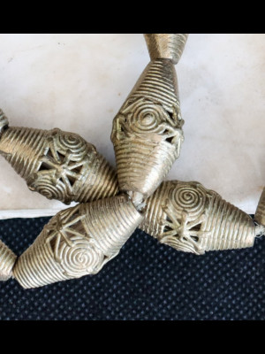 Fil de 19 perles en laiton