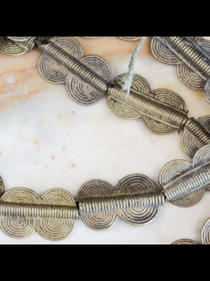 Fil de 22 perles en laiton