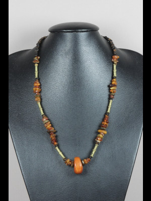 Collier perles en ambre, laiton et graines naturelles "kekeore"